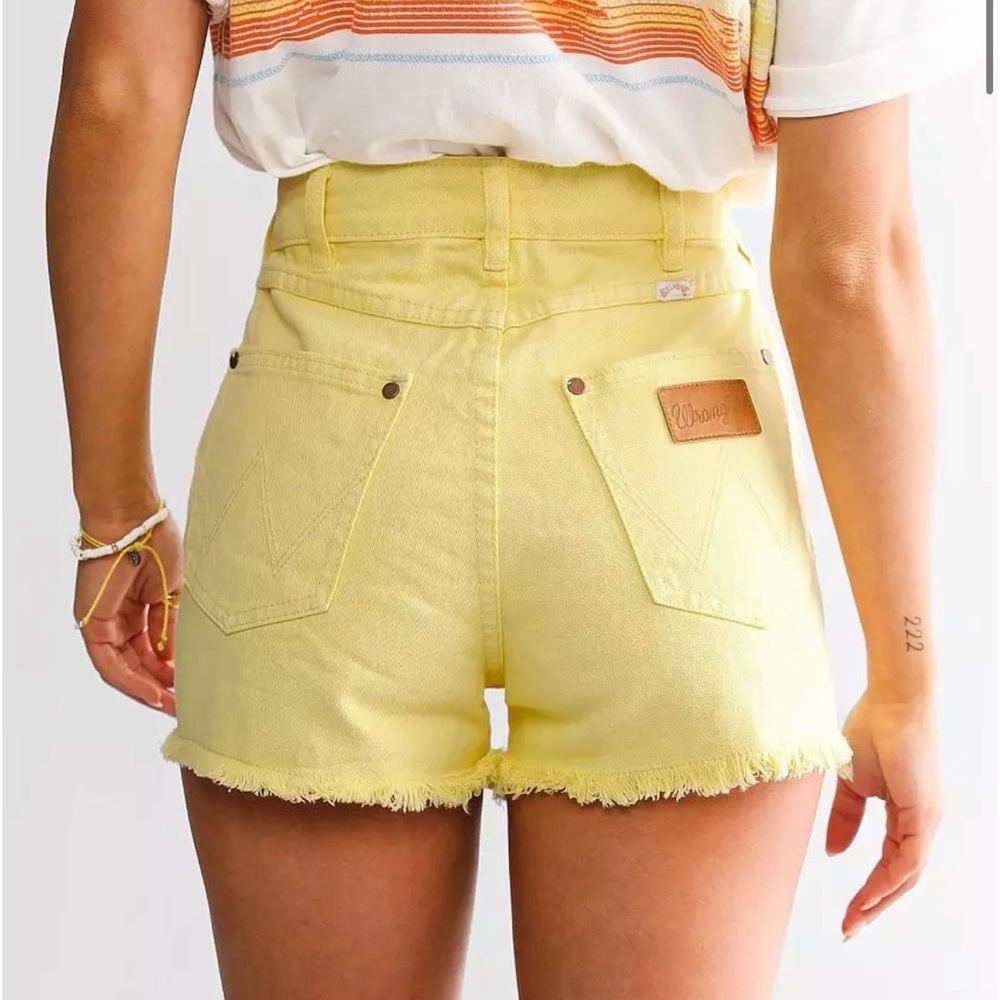 Wrangler Lemon High-Waisted Women's Shorts - Picture 5 of 9